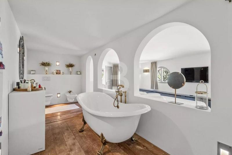 Demeure - 451 m² - 15 pièces