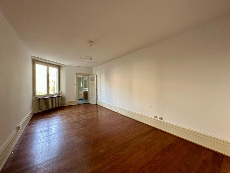 Appartement - 137 m² - 6 pièces