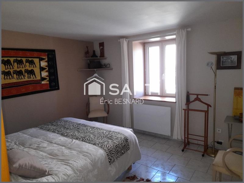 Maison - 305 m² - 12 pièces