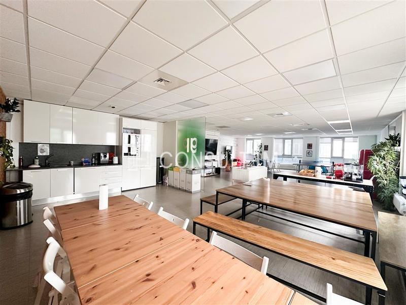 Bureau - 548 m²
