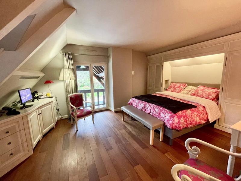 Maison - 213 m² - 7 pièces