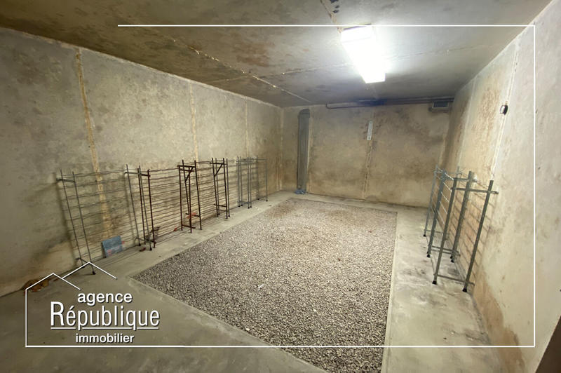 Maison - 275 m² - 9 pièces