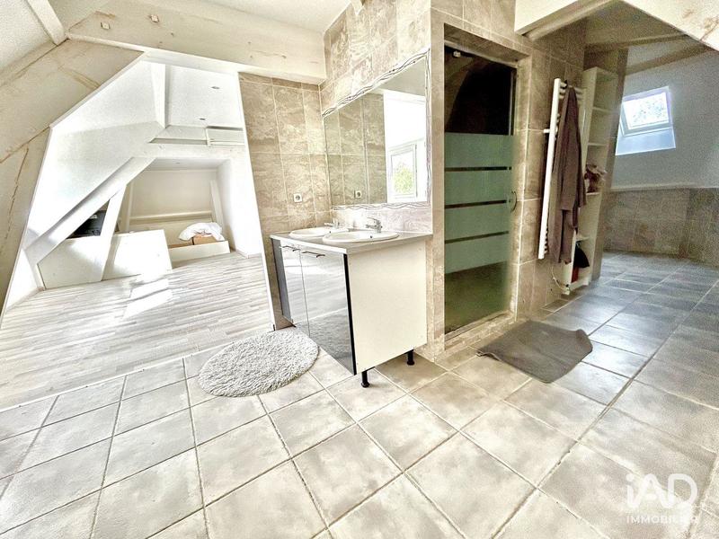 Maison - 247 m² - 5 pièces