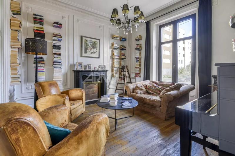 Maison - 198 m² - 10 pièces