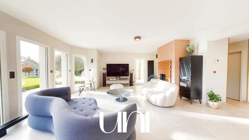 Maison - 220 m² - 6 pièces