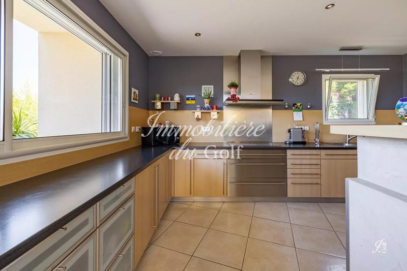 Villa - 232 m² - 6 pièces