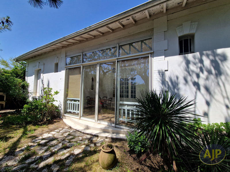 Maison - 209 m² - 9 pièces