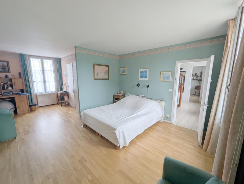 Maison - 210 m² - 7 pièces