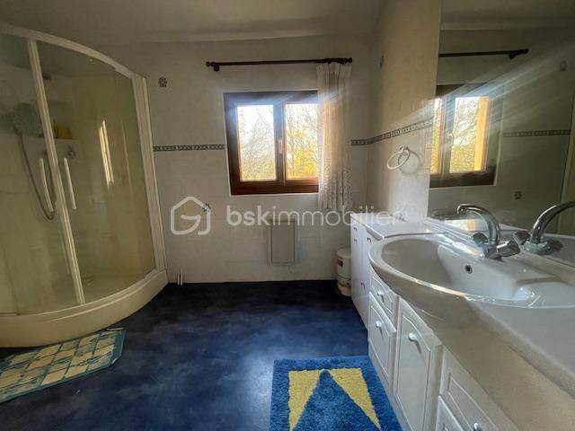 Maison traditionnelle - 184 m² - 9 pièces