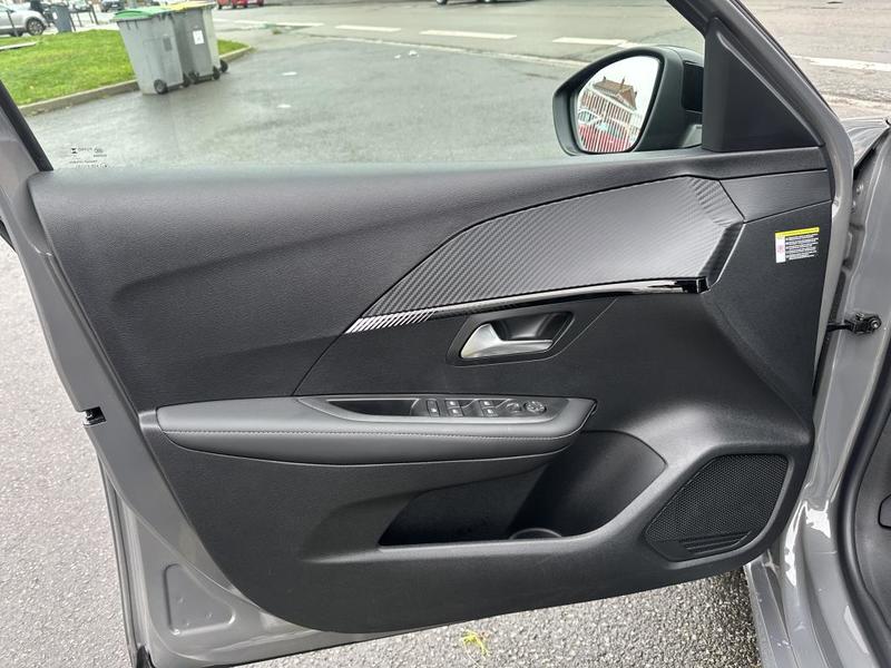 Peugeot 208 Allure Hybrid 110 e-Dcs6