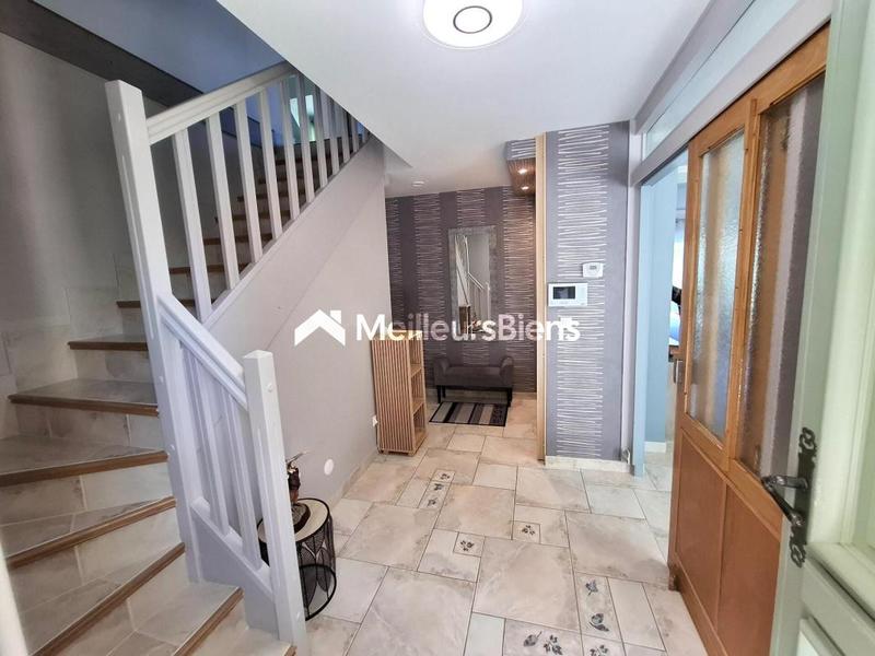 Maison traditionnelle - 186 m² - 8 pièces