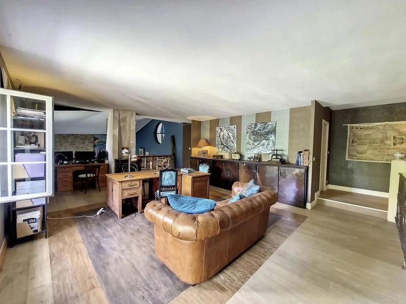 Demeure - 1 000 m² - 20 pièces