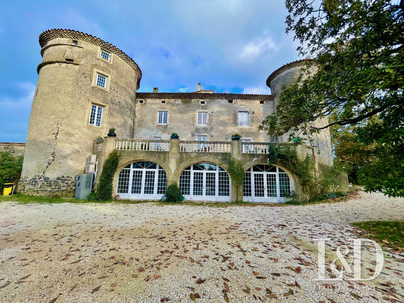 Château - 1 560 m² - 20 pièces