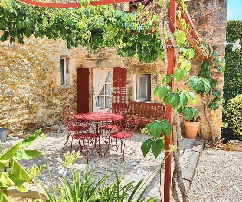 Mas - 339 m² - 10 pièces