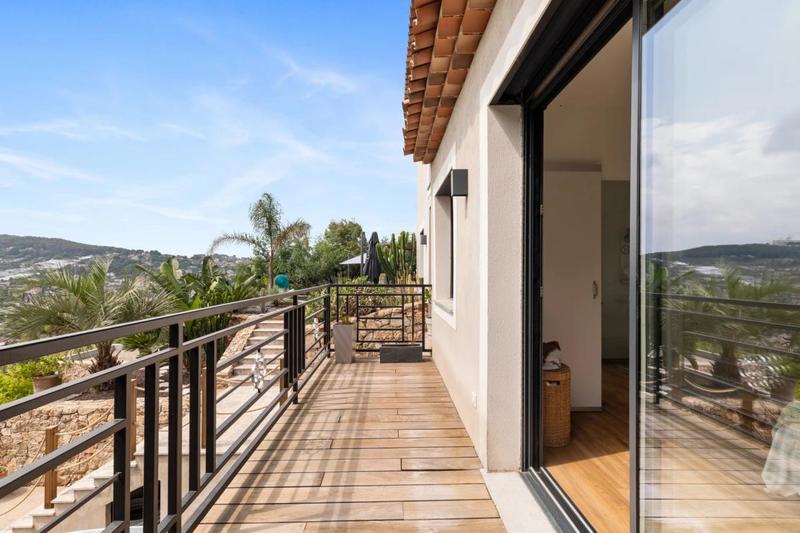 Villa - 222 m² - 9 pièces
