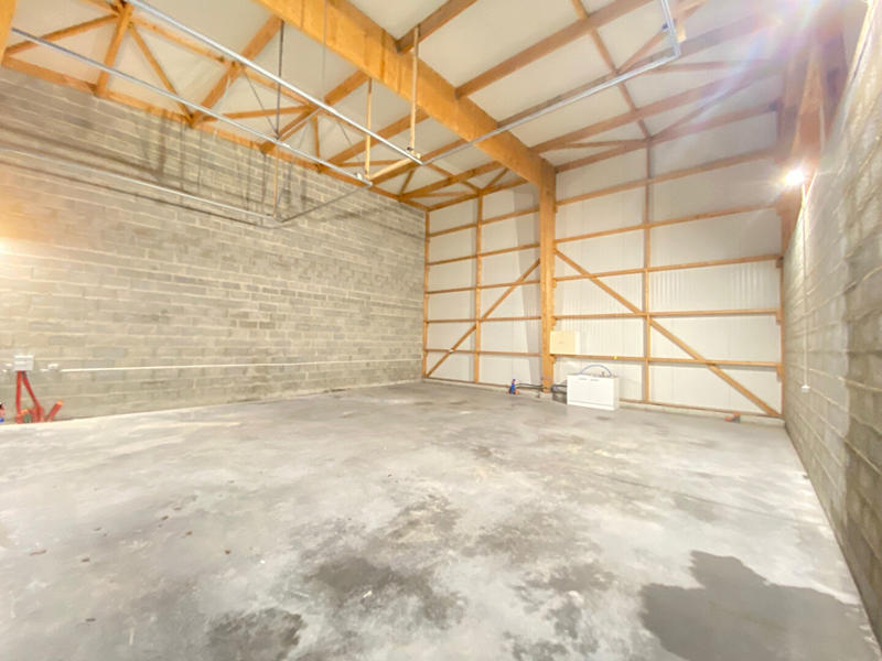 Local d'activité / Entrepôt - 183 m²