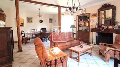 Maison - 234 m² - 8 pièces