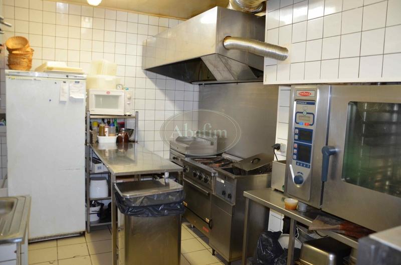 Local commercial - 250 m² - 8 pièces