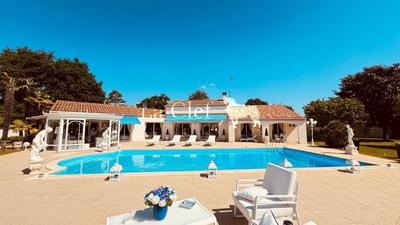 Maison - 195 m² - 6 pièces