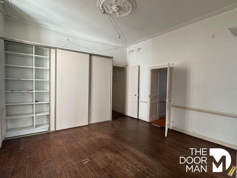 Immeuble - 241 m² - 18 pièces