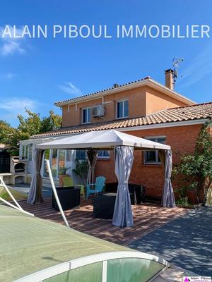 Maison traditionnelle - 160 m² - 8 pièces