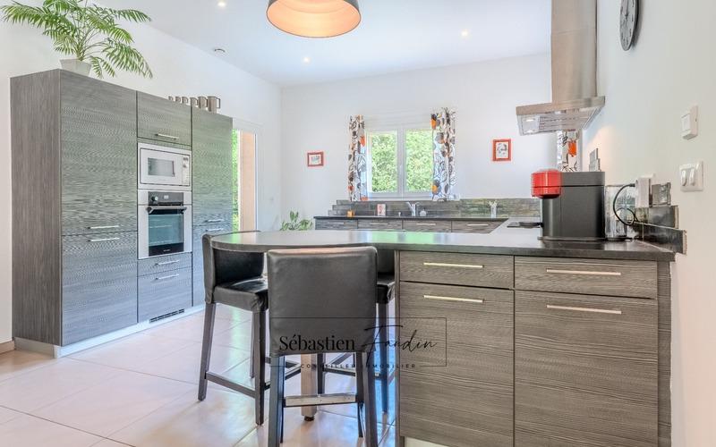 Maison - 262 m² - 8 pièces