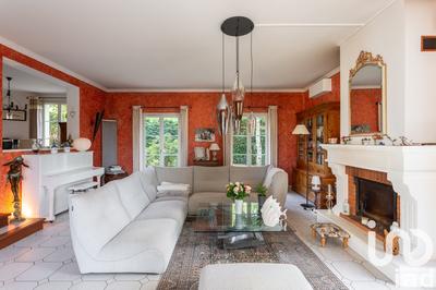 Maison - 218 m² - 8 pièces