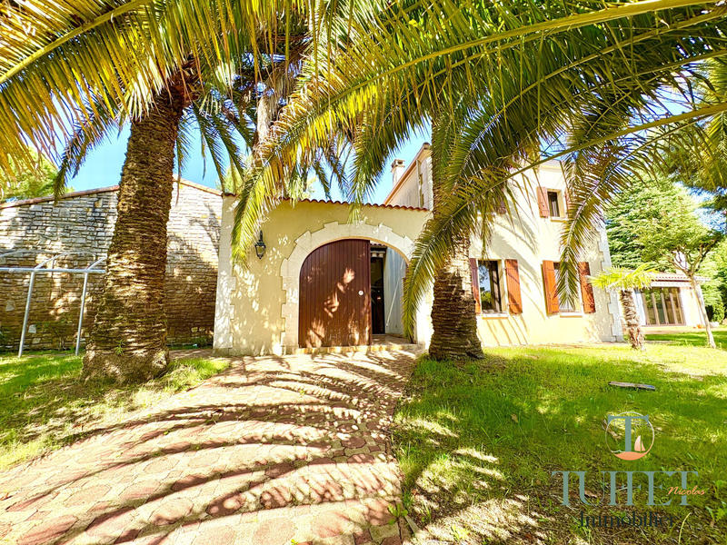 Villa - 256 m² - 9 pièces