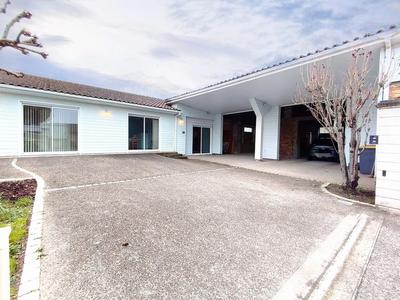 Maison - 229 m² - 9 pièces