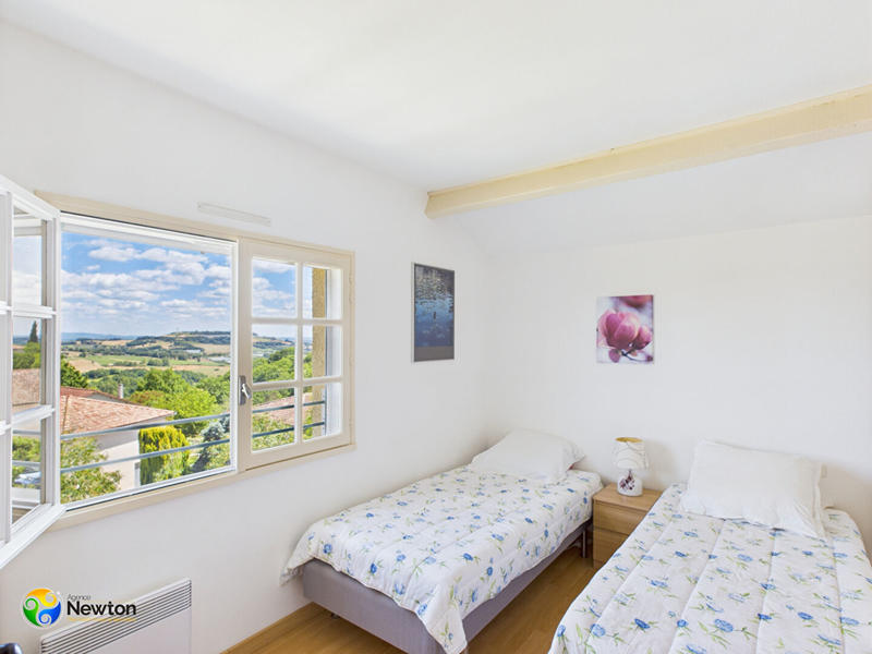 Maison - 230 m² - 5 pièces