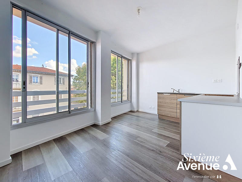 Appartement - 100 m² - 5 pièces