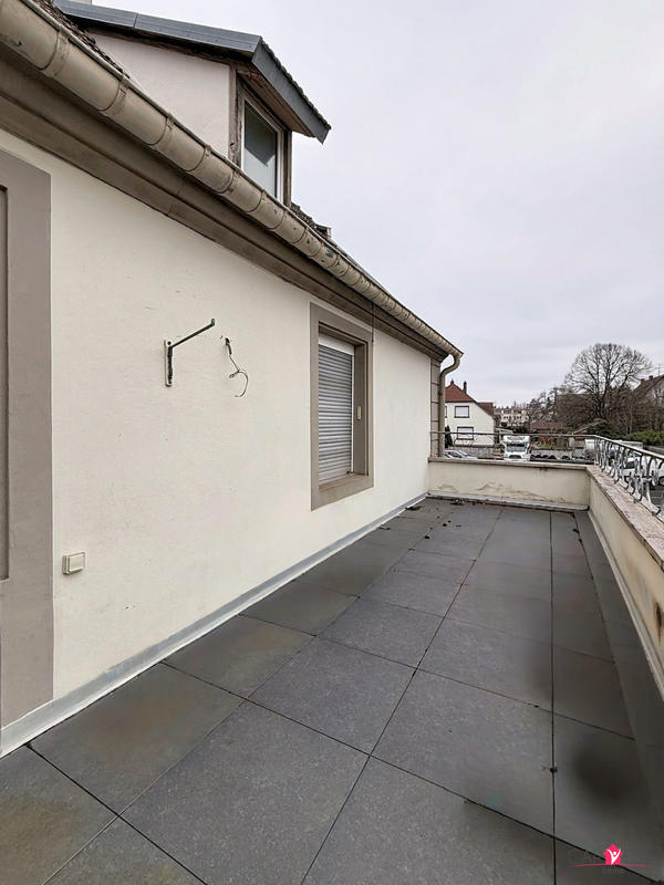 Maison - 220 m² - 8 pièces