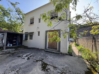 Maison - 104 m² - 4 pièces