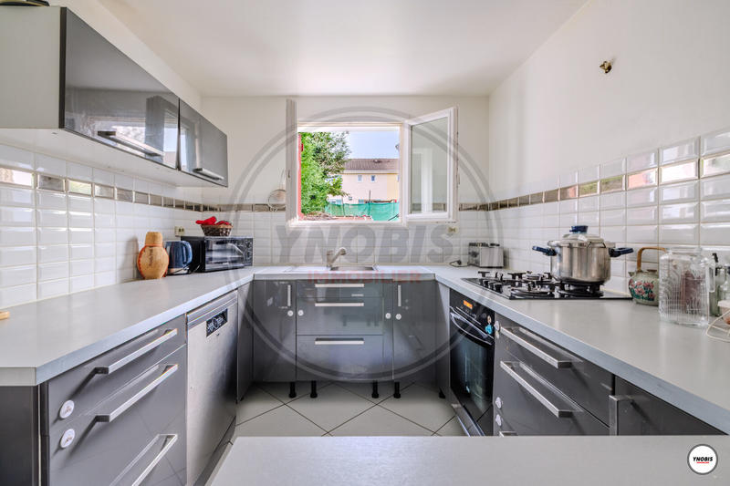 Maison - 90 m² - 5 pièces