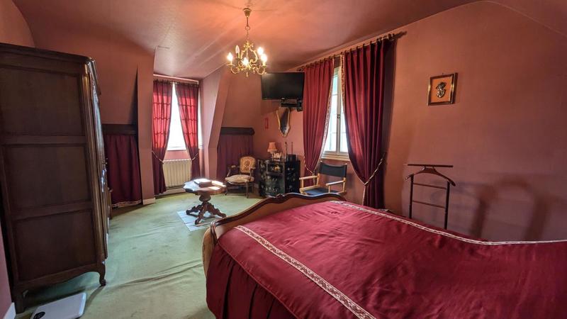 Maison - 265 m² - 7 pièces