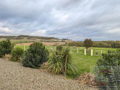 Demeure - 220 m² - 7 pièces