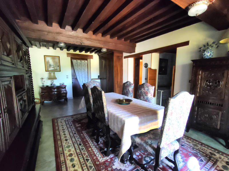 Maison - 220 m² - 8 pièces