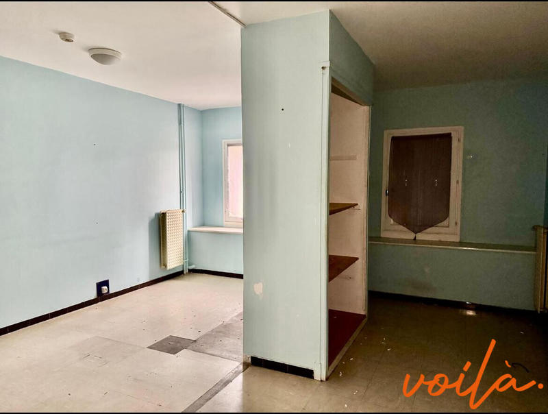 Maison - 1 983 m² - 40 pièces