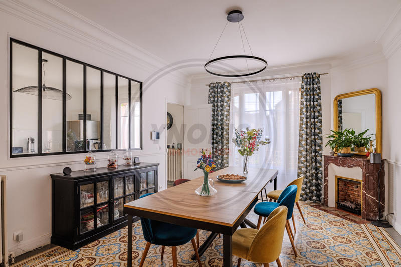 Maison - 351 m² - 13 pièces