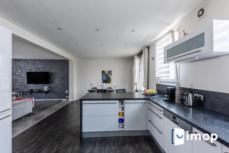 Maison - 220 m² - 8 pièces