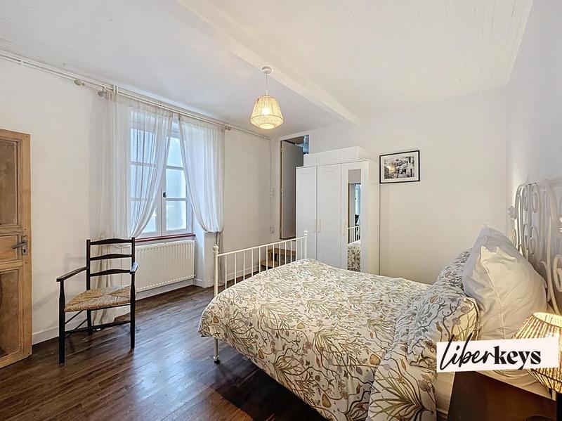 Propriété - 212 m² - 9 pièces