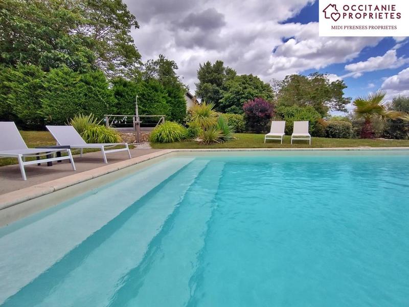 Maison ancienne - 530 m² - 12 pièces