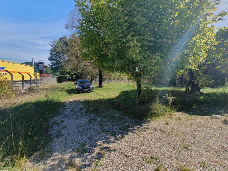 Terrain constructible - 3 323 m²