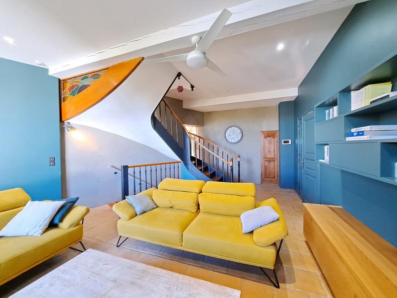 Maison - 276 m² - 11 pièces