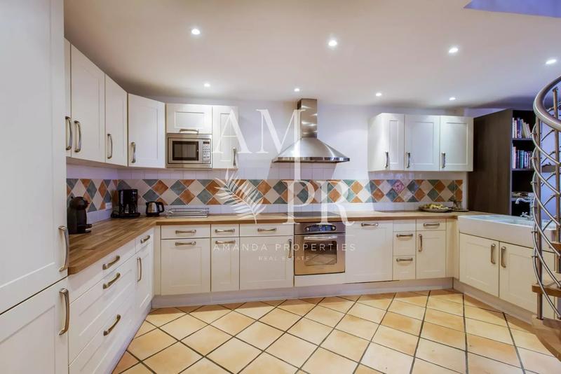 Appartement - 100 m² - 2 pièces