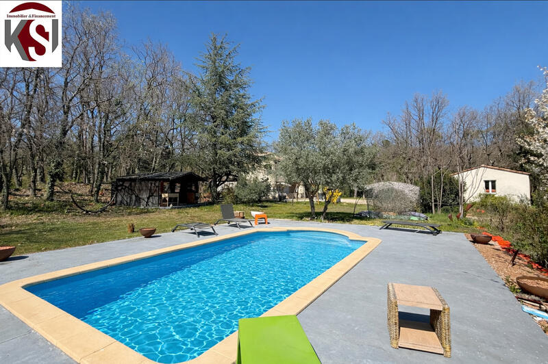 Maison - 215 m² - 8 pièces