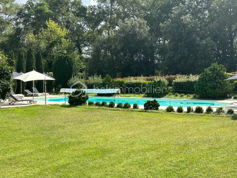 Propriété - 800 m² - 23 pièces