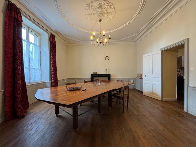 Maison - 250 m² - 8 pièces