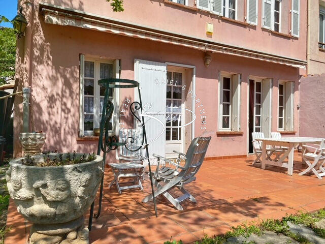 Maison - 315 m² - 13 pièces