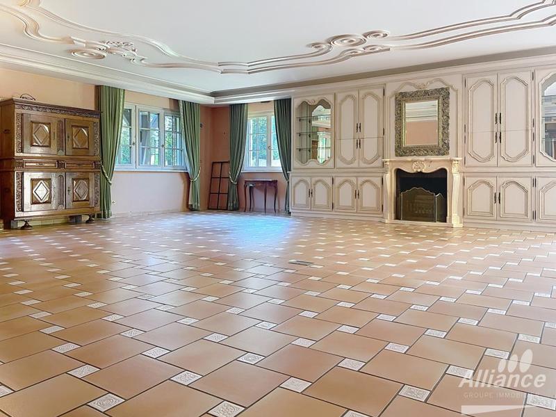 Propriété - 455 m² - 10 pièces